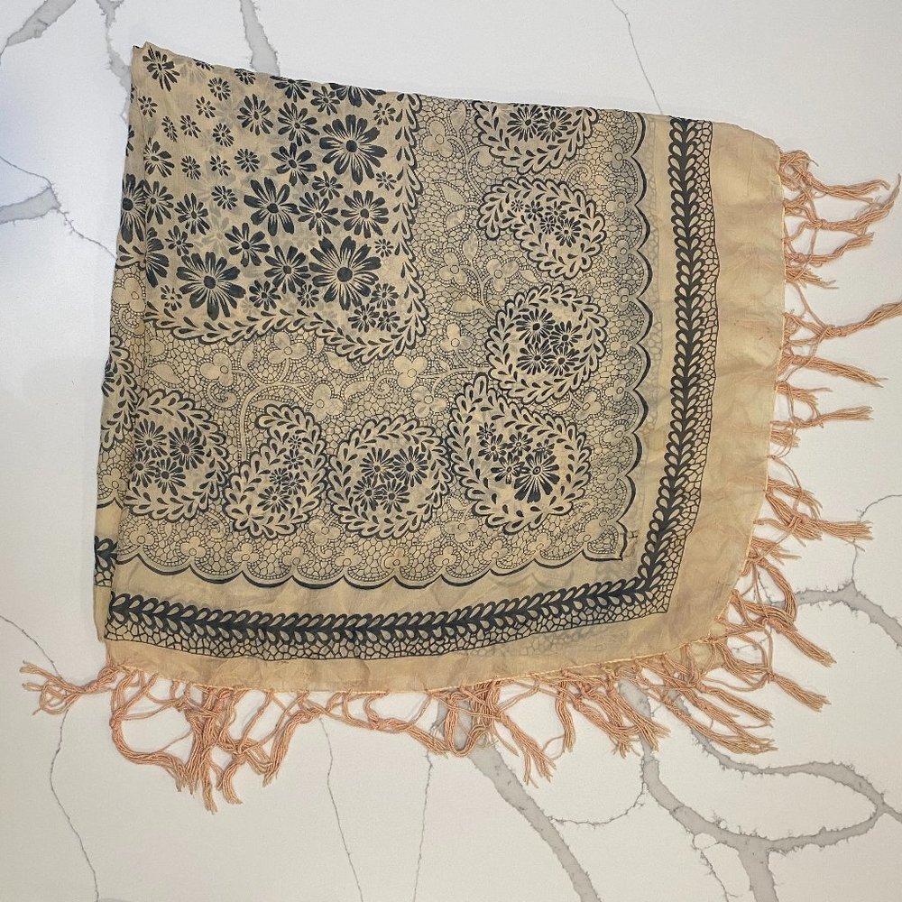 URBAN OUTFITTERS SCARF